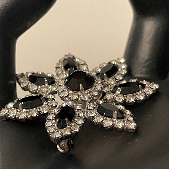 Vintage Black & Clear Glass Rhinestone Floral Brooch - Picture 4 of 6